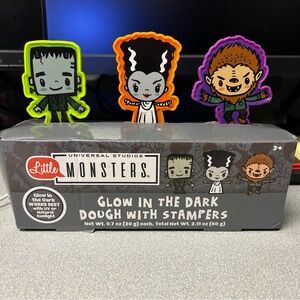 Universal Little Monsters Glow Dough Set